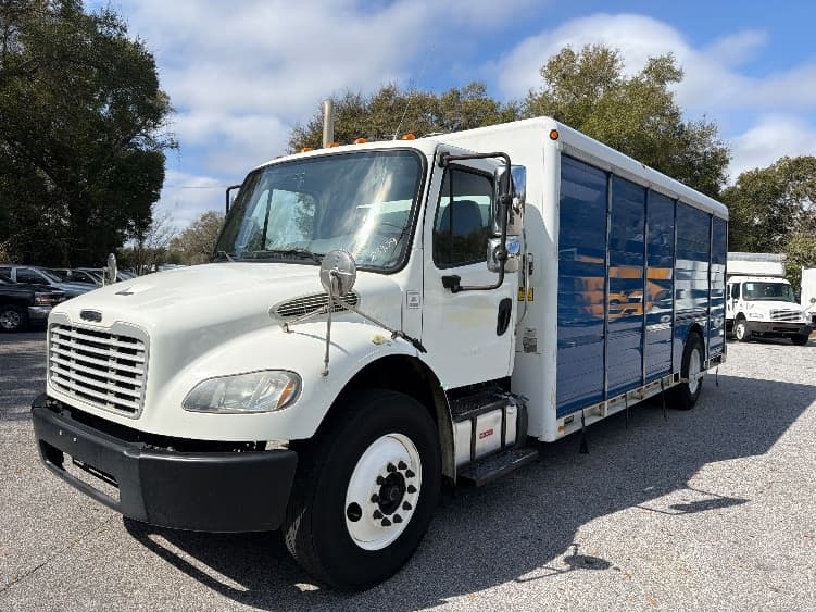 2015 Freightliner M2 106 — photo 3