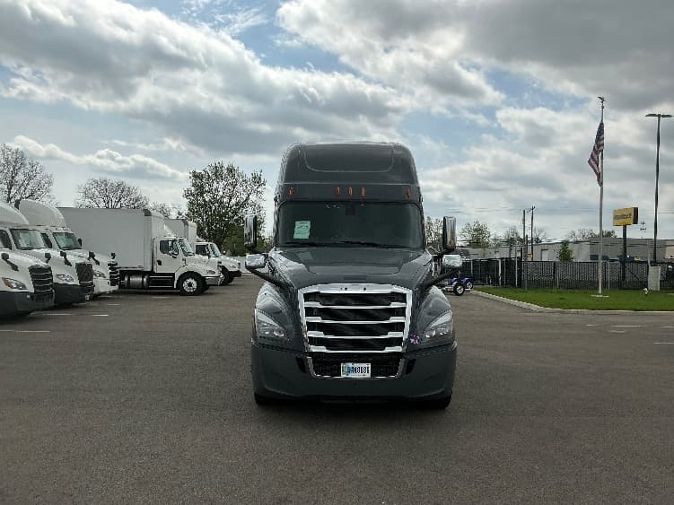 2020 Freightliner Cascadia — photo 2