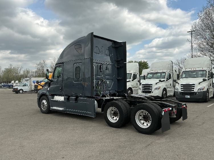 2020 Freightliner Cascadia — photo 5