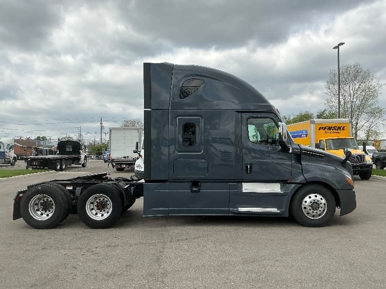 2020 Freightliner Cascadia — photo 8
