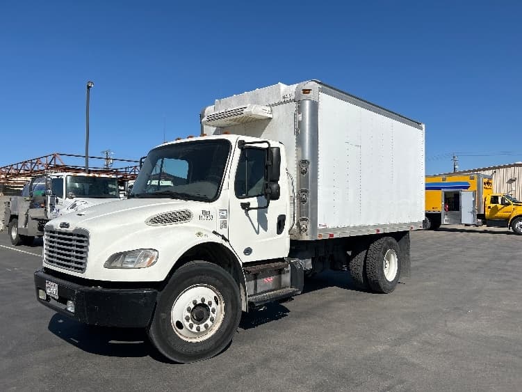 2015 Freightliner M2 106 — photo 3