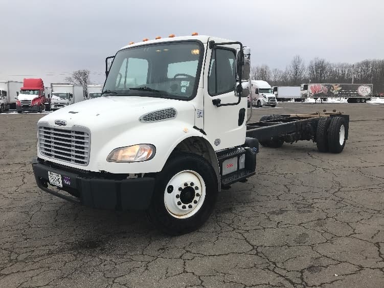 2015 Freightliner M2 106 — photo 3