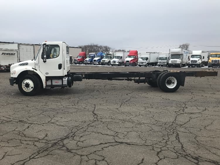 2015 Freightliner M2 106 — photo 4
