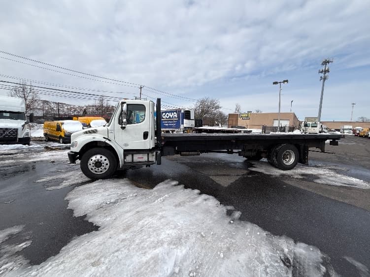 2015 Freightliner M2 106 — photo 4