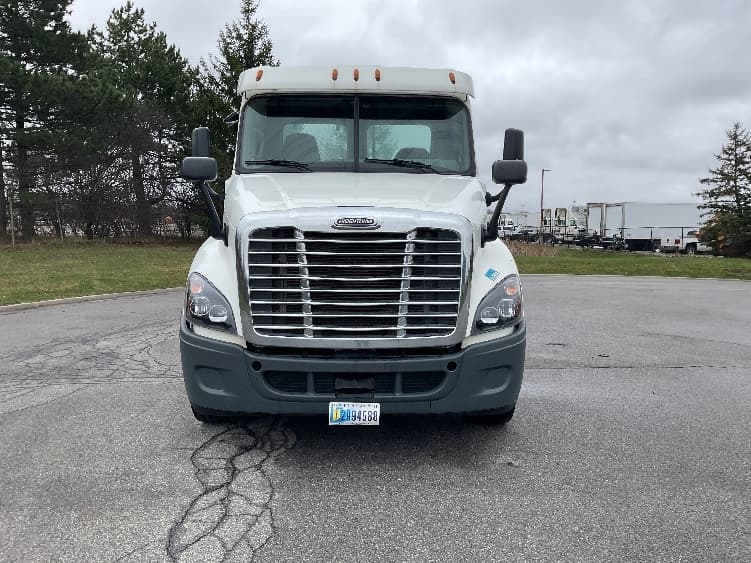 2016 Freightliner Cascadia — photo 2