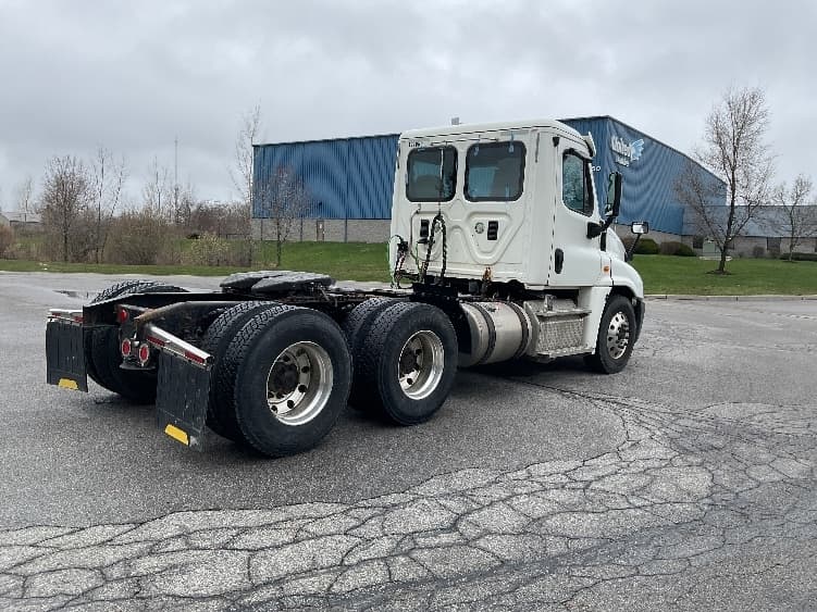 2016 Freightliner Cascadia — photo 7