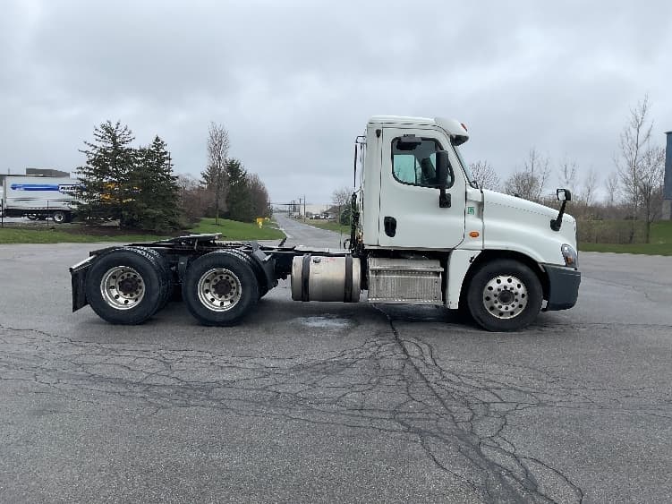 2016 Freightliner Cascadia — photo 8