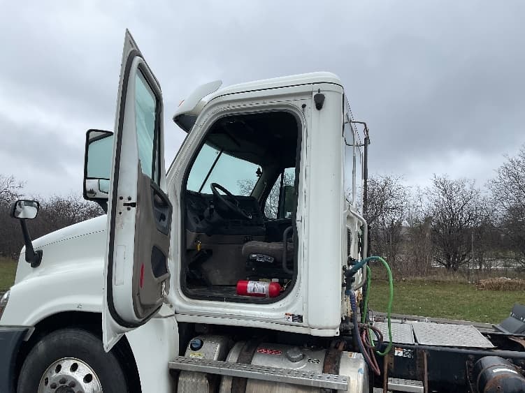 2016 Freightliner Cascadia — photo 9
