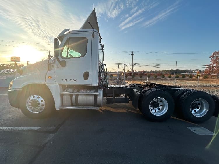 2016 Freightliner Cascadia — photo 4