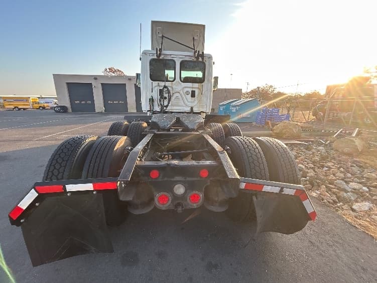 2016 Freightliner Cascadia — photo 6