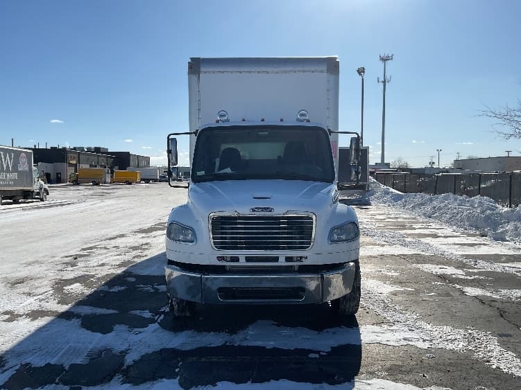 2018 Freightliner M2 106 — photo 2
