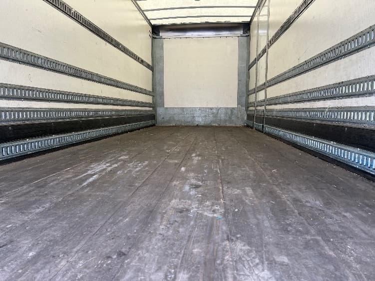 2018 Freightliner M2 106 — photo 8