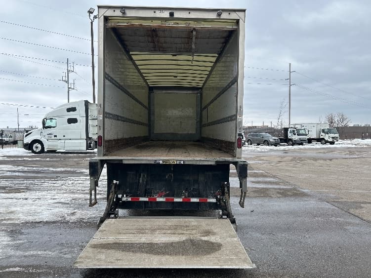 2021 Freightliner M2 112 — photo 9