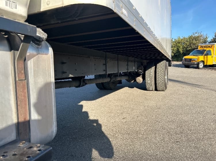 2016 Hino 338 — photo 5