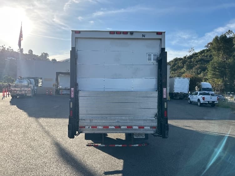 2016 Hino 338 — photo 7