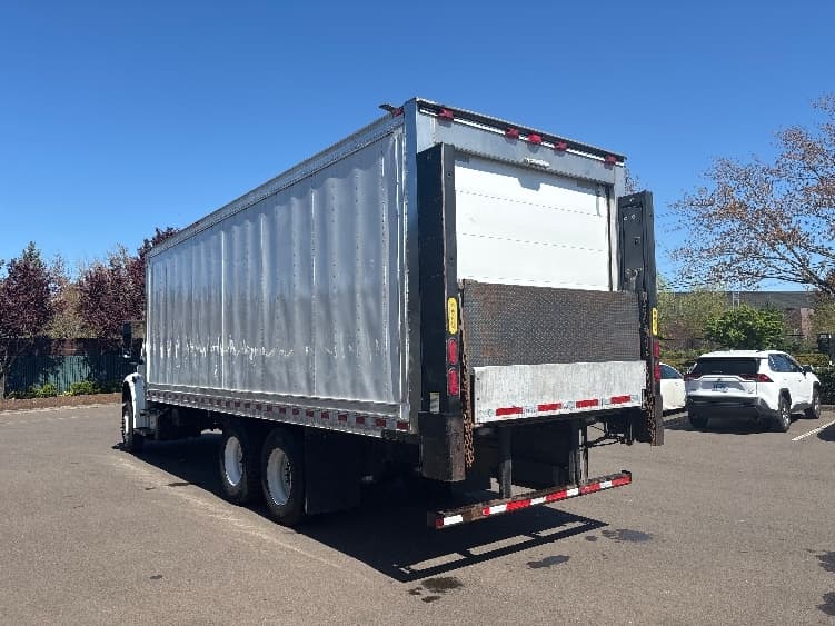 2016 Freightliner M2 106 — photo 6