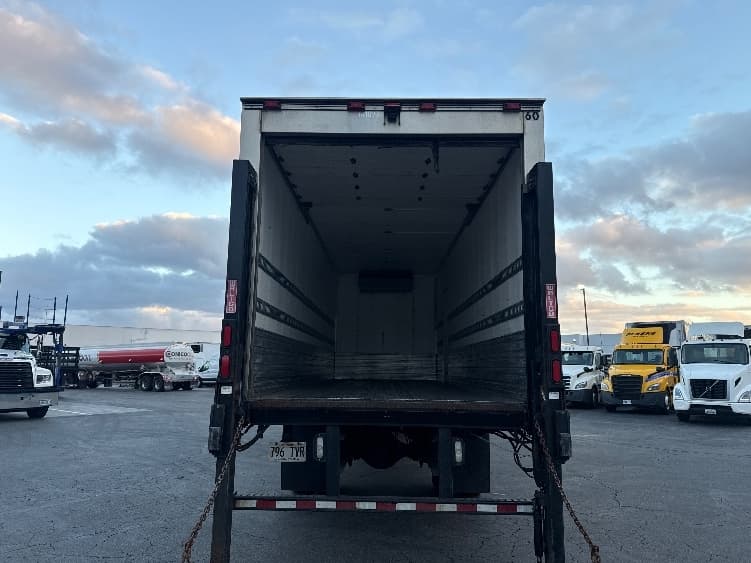 2016 Freightliner M2 106 — photo 8