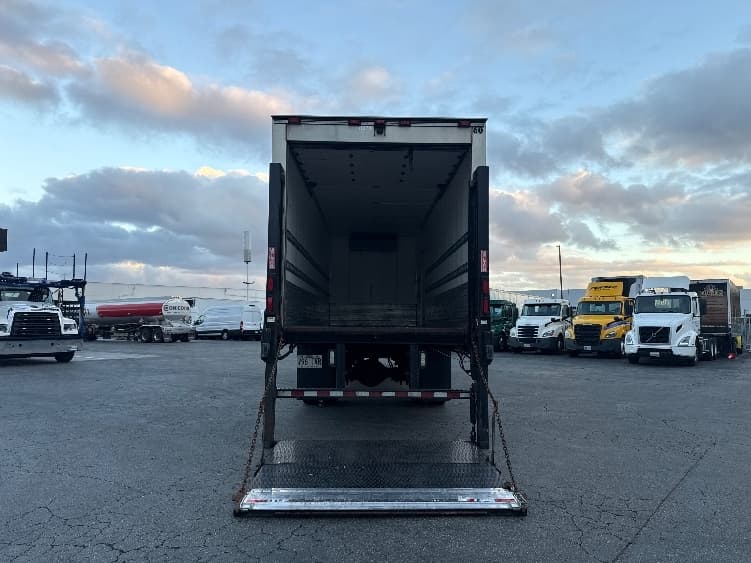 2016 Freightliner M2 106 — photo 9