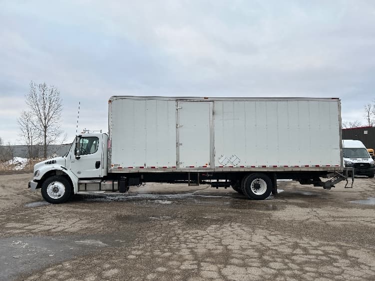 2023 Freightliner M2 106 — photo 4