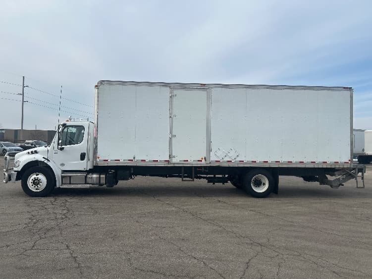2023 Freightliner M2 106 — photo 4