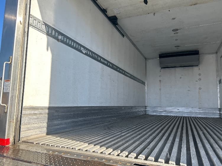 2016 Freightliner M2 106 — photo 10