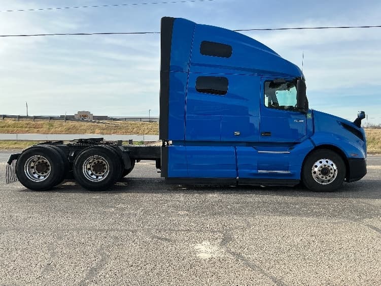 2021 Volvo VNL 760 — photo 8