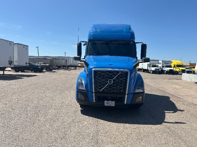 2021 Volvo VNL 760 — photo 2