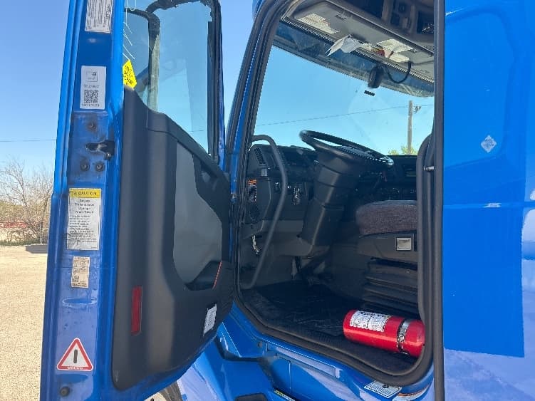 2021 Volvo VNL 760 — photo 9