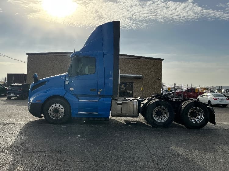 2021 Volvo VNL 300 — photo 4