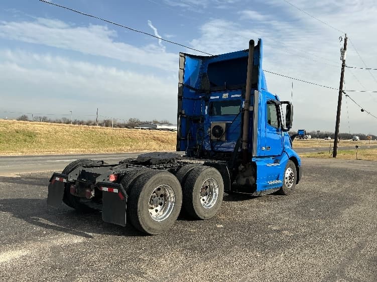 2021 Volvo VNL 300 — photo 7