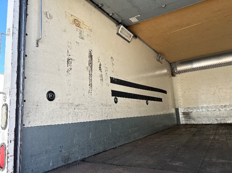 2016 Freightliner M2 106 — photo 10