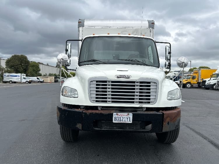 2016 Freightliner M2 106 — photo 2