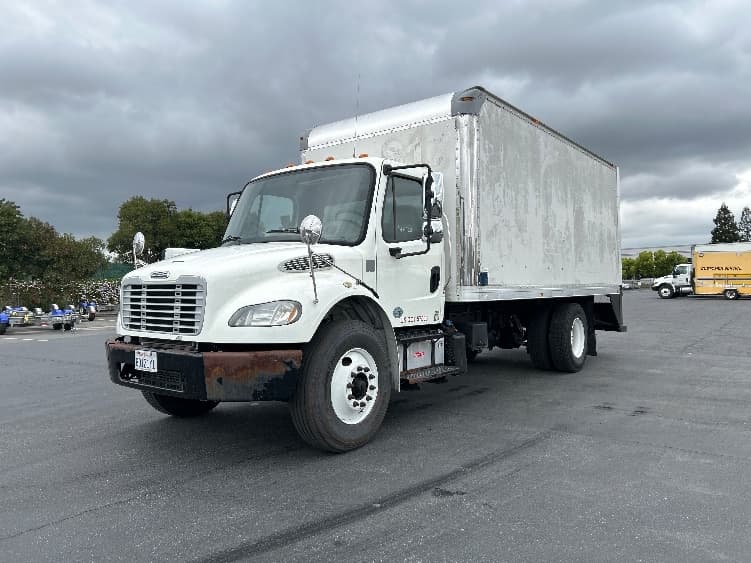 2016 Freightliner M2 106 — photo 3