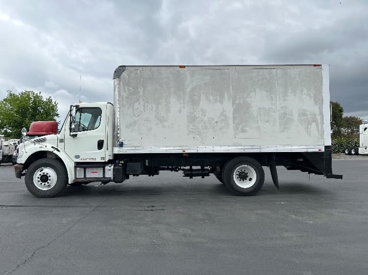 2016 Freightliner M2 106 — photo 4