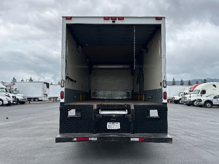 2016 Freightliner M2 106 — photo 8