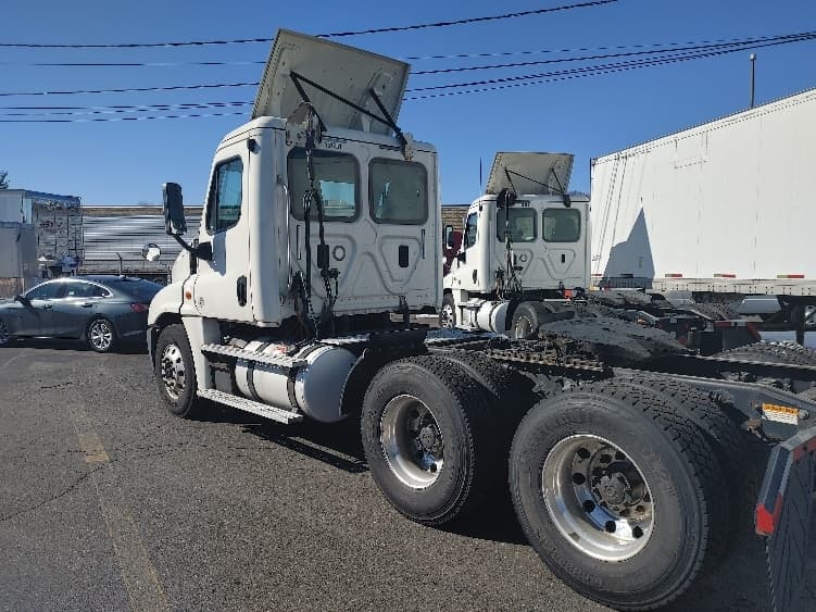 2016 Freightliner Cascadia — photo 5