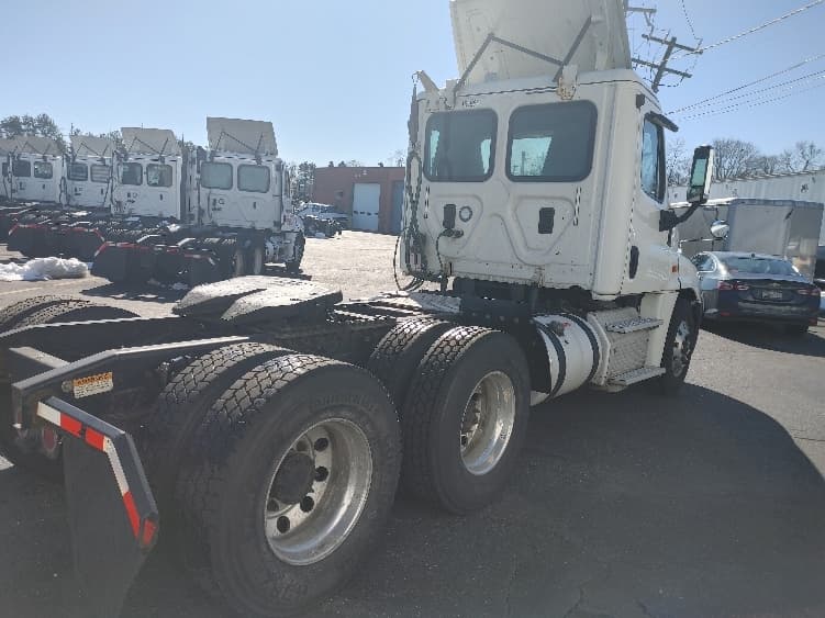 2016 Freightliner Cascadia — photo 7