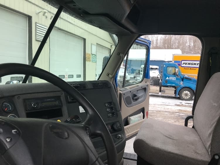 2017 Freightliner Cascadia — photo 10