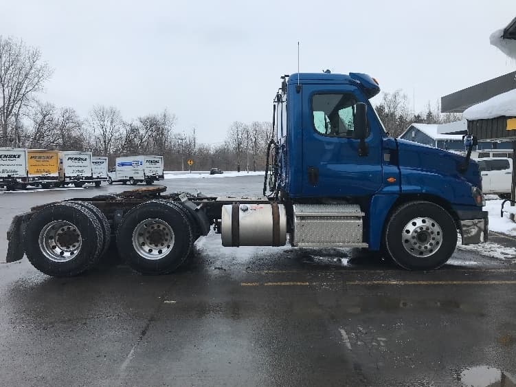 2017 Freightliner Cascadia — photo 8