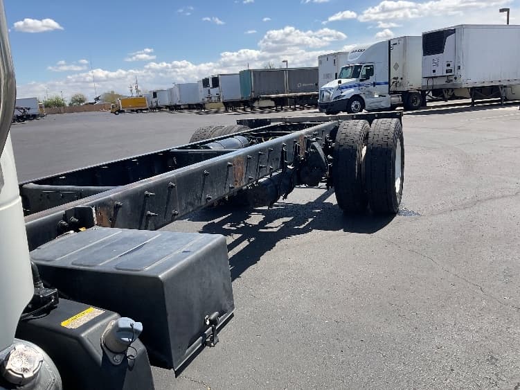 2017 Freightliner M2 106 — photo 5