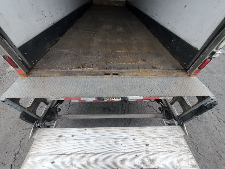 2017 Freightliner M2 106 — photo 10