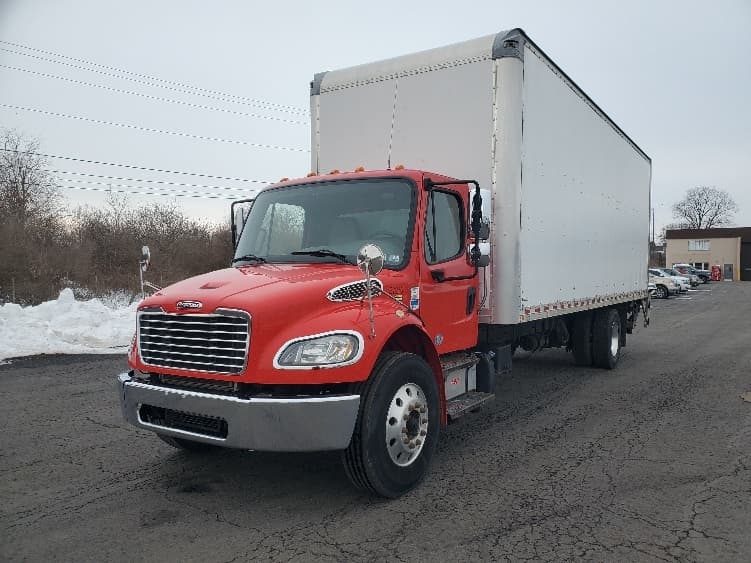 2017 Freightliner M2 106 — photo 3
