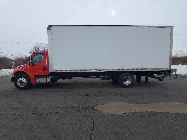 2017 Freightliner M2 106 — photo 4