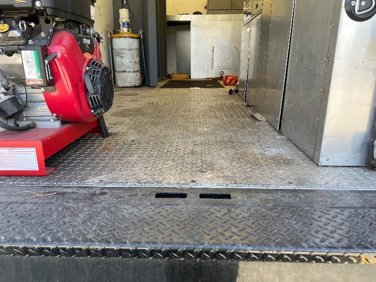 2017 Freightliner M2 106 — photo 10