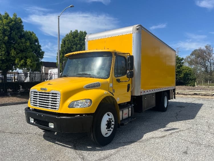 2017 Freightliner M2 106 — photo 3