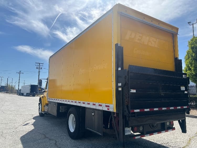 2017 Freightliner M2 106 — photo 6