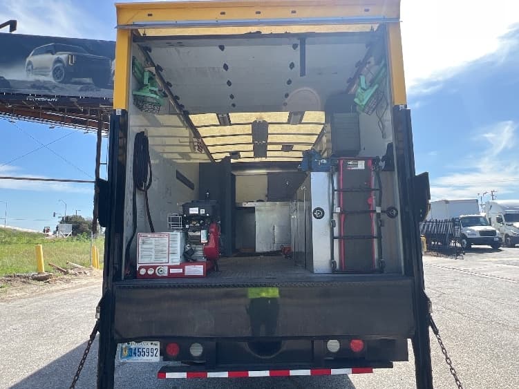 2017 Freightliner M2 106 — photo 8