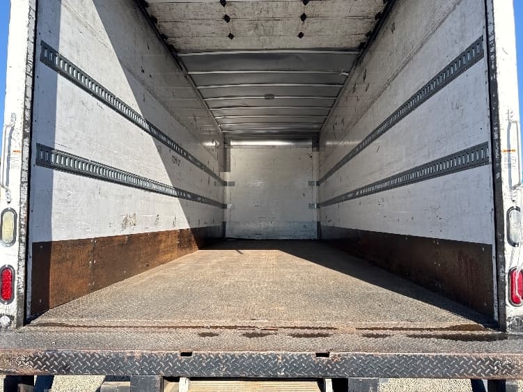 2017 Hino 338 — photo 10