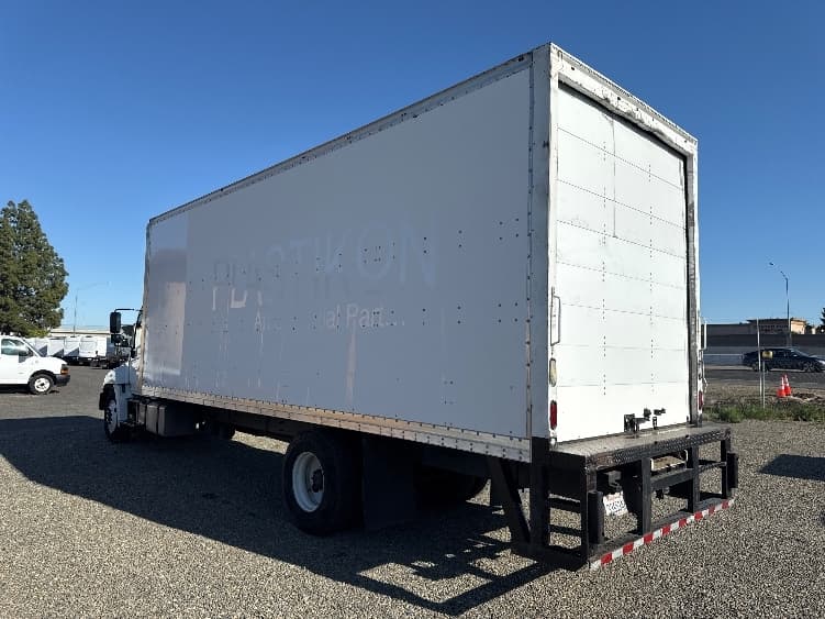 2017 Hino 338 — photo 6