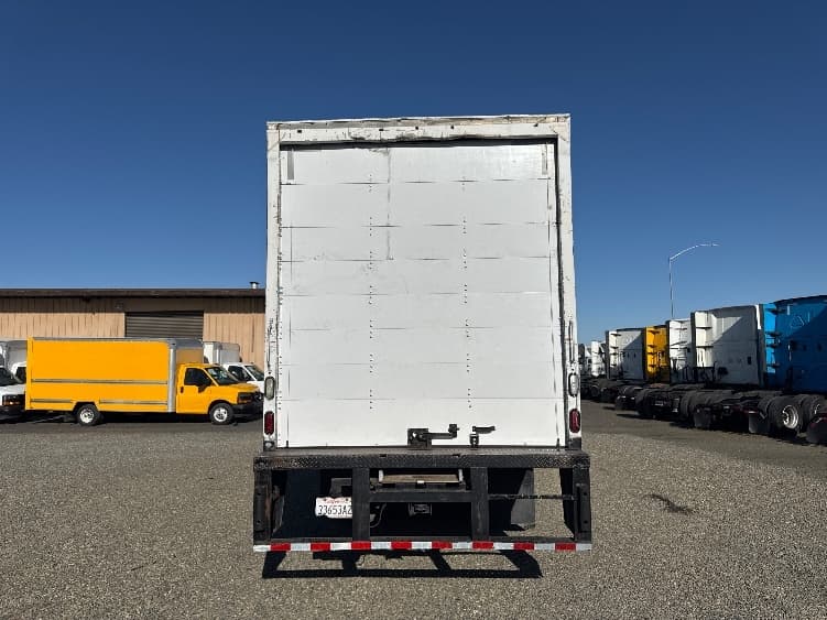 2017 Hino 338 — photo 7